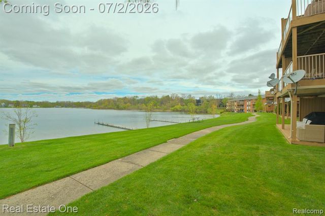 1944 Klingensmith Road 41, Bloomfield Hills, MI 48302