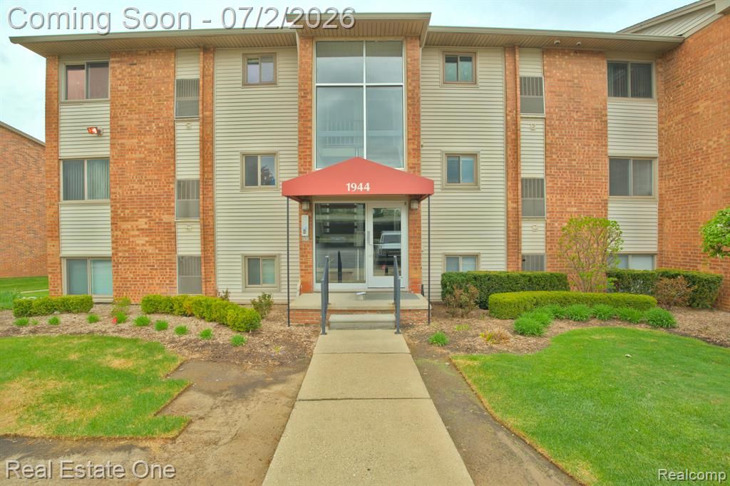 1944 Klingensmith Road 41, Bloomfield Hills, MI 48302