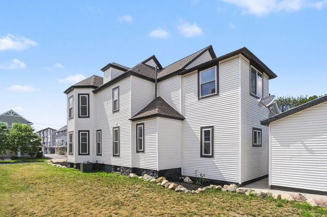 614 Fairview Avenue NE, Grand Rapids, MI 49503