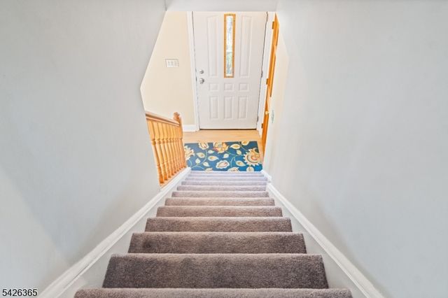 121 Pine Ave, New Milford Boro, NJ 07646