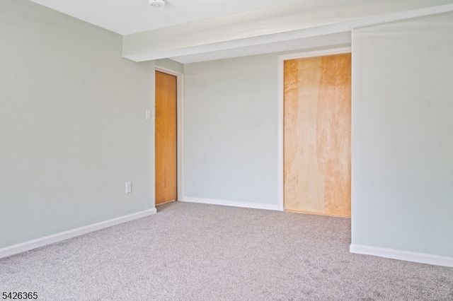 121 Pine Ave, New Milford Boro, NJ 07646