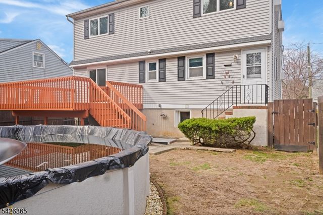 121 Pine Ave, New Milford Boro, NJ 07646