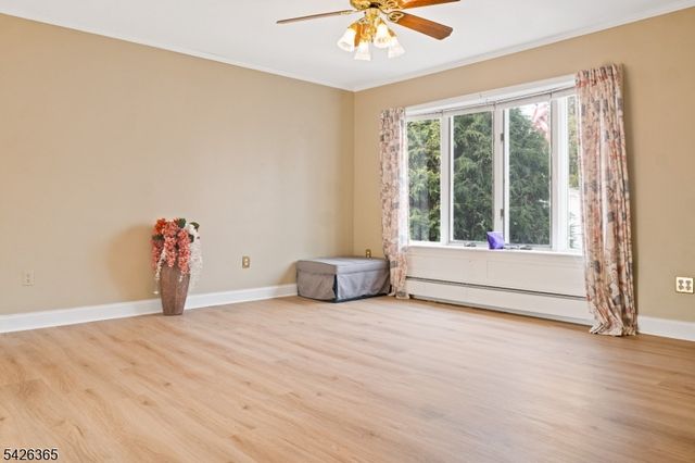 121 Pine Ave, New Milford Boro, NJ 07646