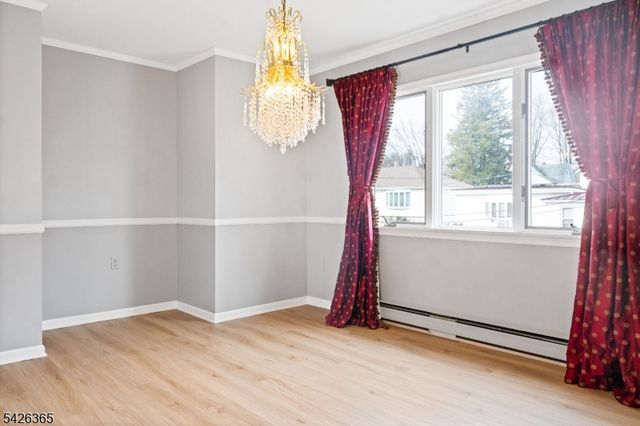 121 Pine Ave, New Milford Boro, NJ 07646