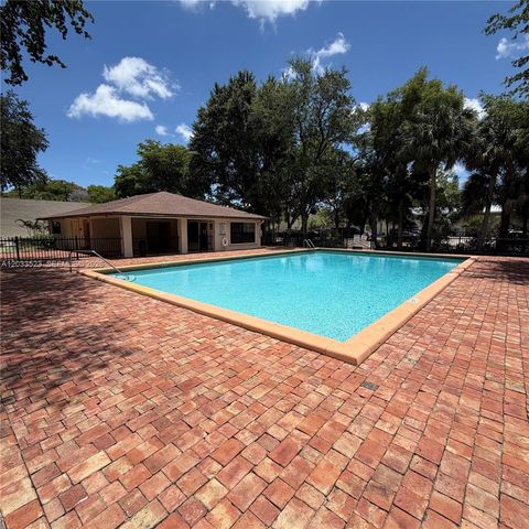 4016 Lakeside Drive 4016, Tamarac, FL 33319