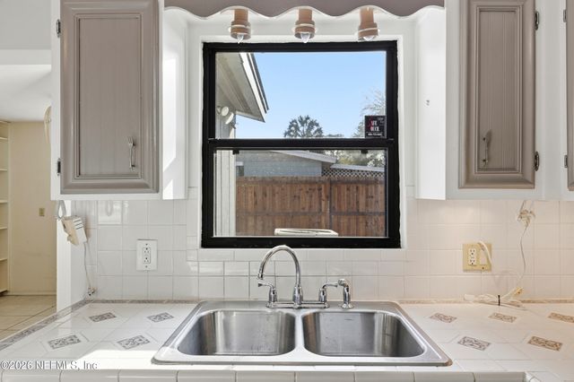 11712 SURFWOOD Avenue, Jacksonville, FL 32246