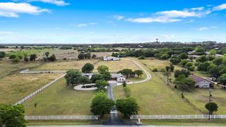 204 Bridges LN, Buda, TX 78610