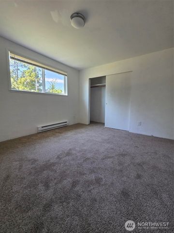 4340 Hamilton Drive, Oak Harbor, WA 98277