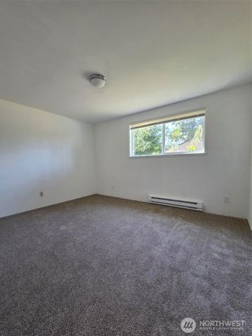 4340 Hamilton Drive, Oak Harbor, WA 98277