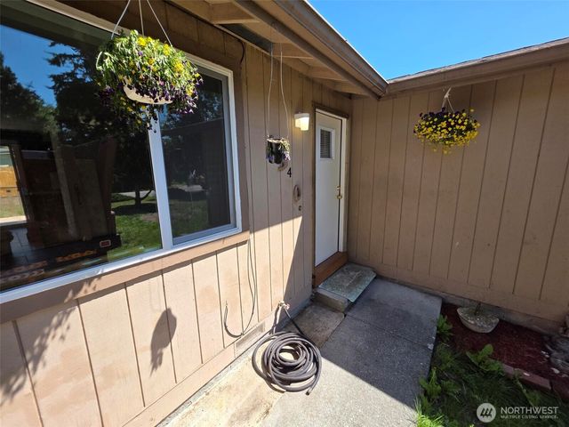 4340 Hamilton Drive, Oak Harbor, WA 98277