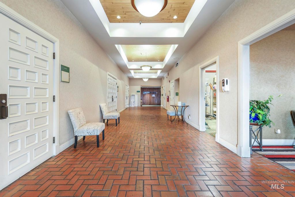 1351 Blue Lakes Blvd 105, Twin Falls, ID 83301 photo 12