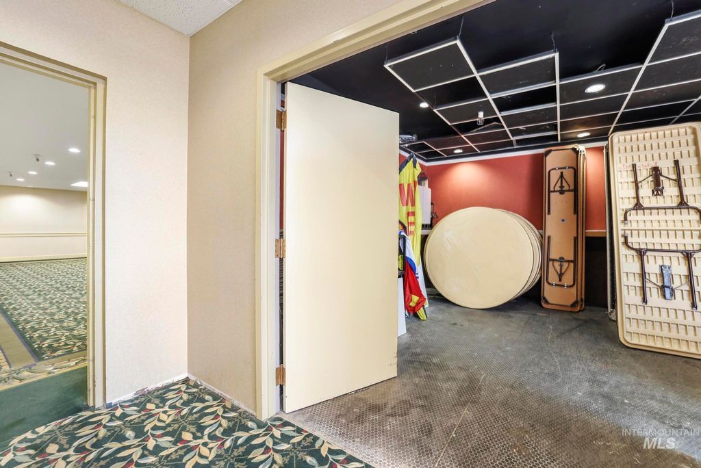 1351 Blue Lakes Blvd 105, Twin Falls, ID 83301 photo 16