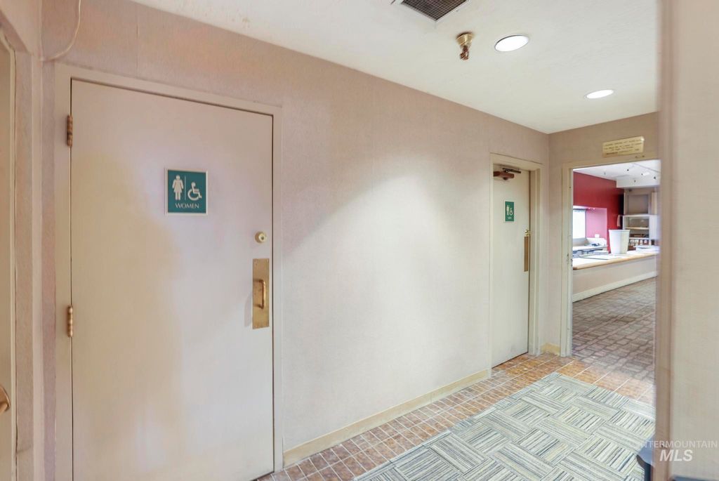 1351 Blue Lakes Blvd 105, Twin Falls, ID 83301 photo 18