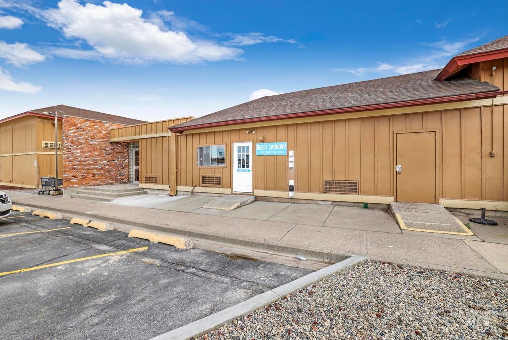 1351 Blue Lakes Blvd 105, Twin Falls, ID 83301 photo 4