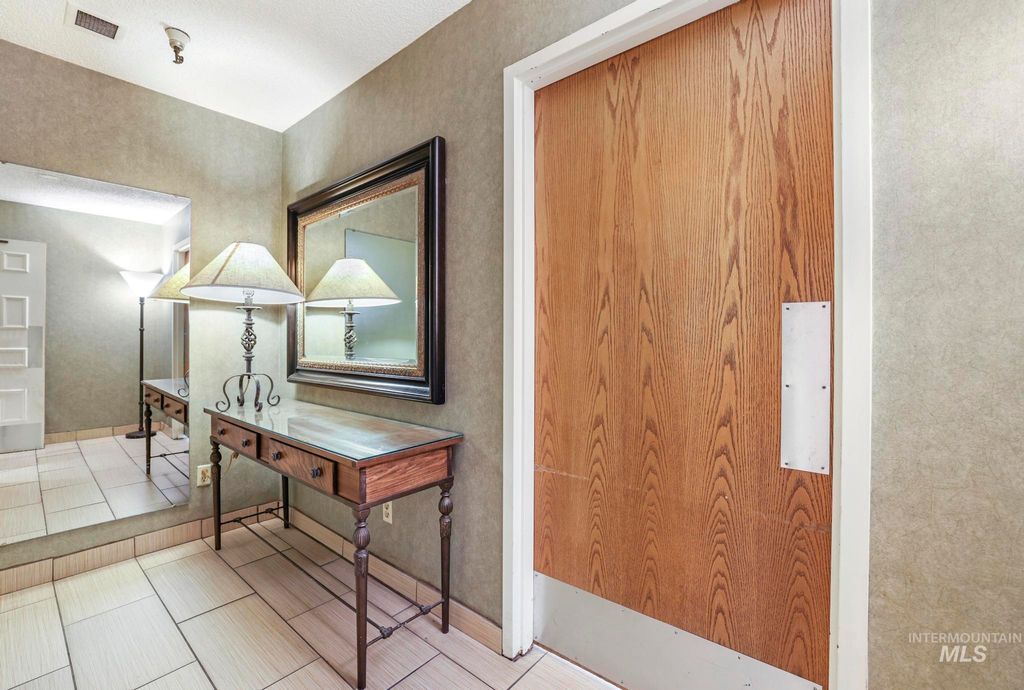 1351 Blue Lakes Blvd 105, Twin Falls, ID 83301 photo 6