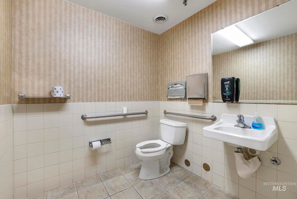 1351 Blue Lakes Blvd 105, Twin Falls, ID 83301 photo 8