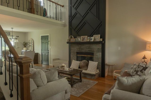 3937 W Heatheridge DRIVE, Franklin, WI 53132