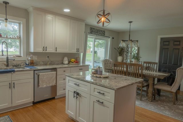3937 W Heatheridge DRIVE, Franklin, WI 53132