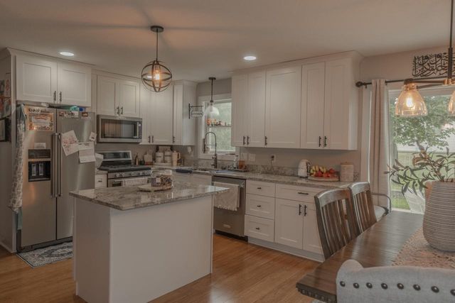 3937 W Heatheridge DRIVE, Franklin, WI 53132