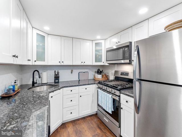 391 BARTON RUN BLVD, Marlton, NJ 08053