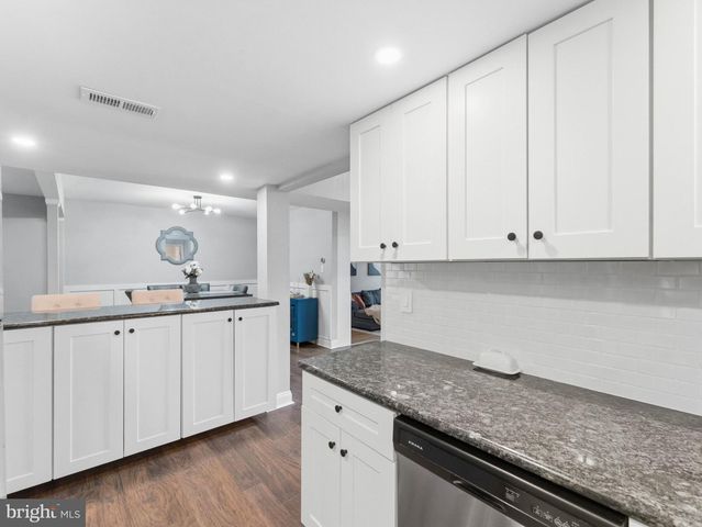 391 BARTON RUN BLVD, Marlton, NJ 08053