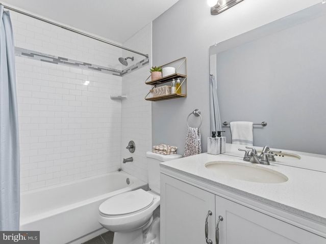 391 BARTON RUN BLVD, Marlton, NJ 08053