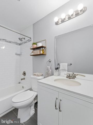 391 BARTON RUN BLVD, Marlton, NJ 08053
