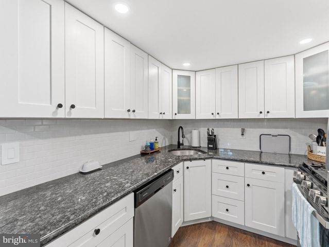 391 BARTON RUN BLVD, Marlton, NJ 08053
