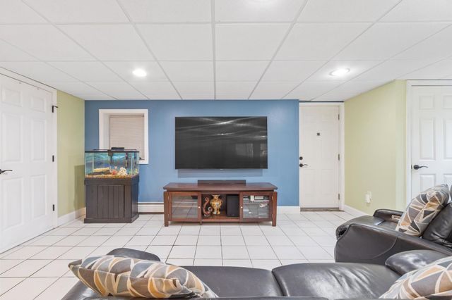 3 Westgate Road, Derry, NH 03038