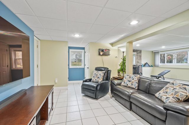 3 Westgate Road, Derry, NH 03038