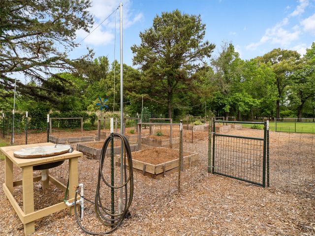 2976 CR 217 E, Henderson, TX 75652