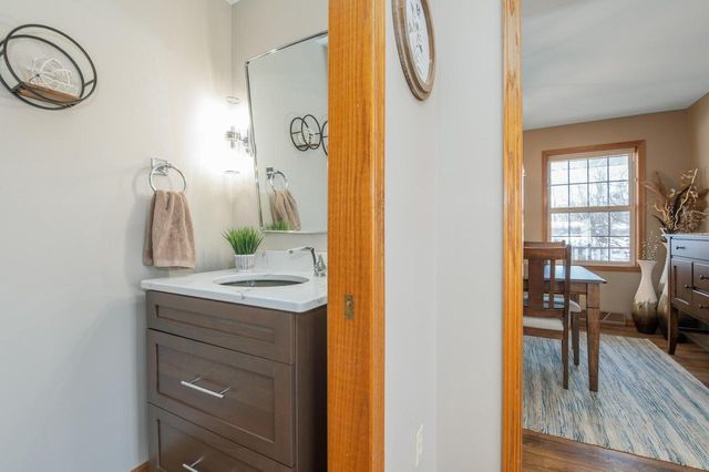 1815 Bark River DRIVE, Hartland, WI 53029