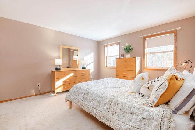 1815 Bark River DRIVE, Hartland, WI 53029