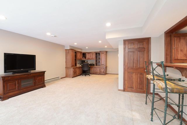 1815 Bark River DRIVE, Hartland, WI 53029