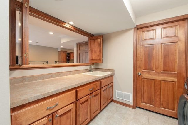 1815 Bark River DRIVE, Hartland, WI 53029