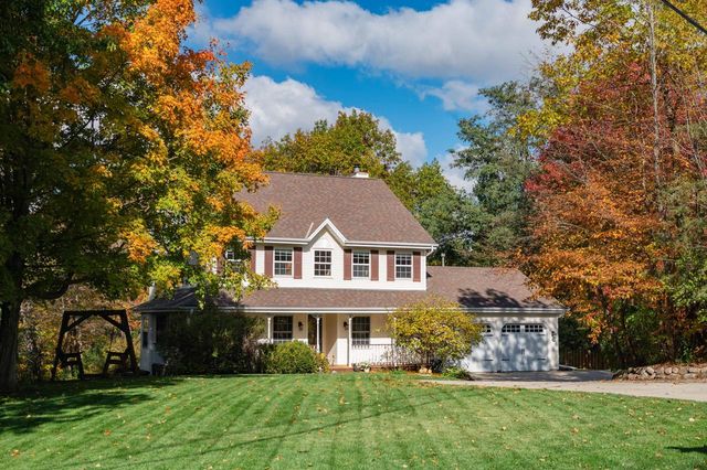 1815 Bark River DRIVE, Hartland, WI 53029