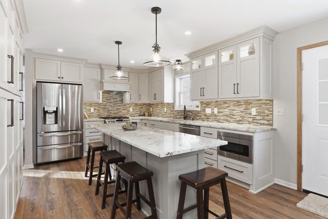 1815 Bark River DRIVE, Hartland, WI 53029