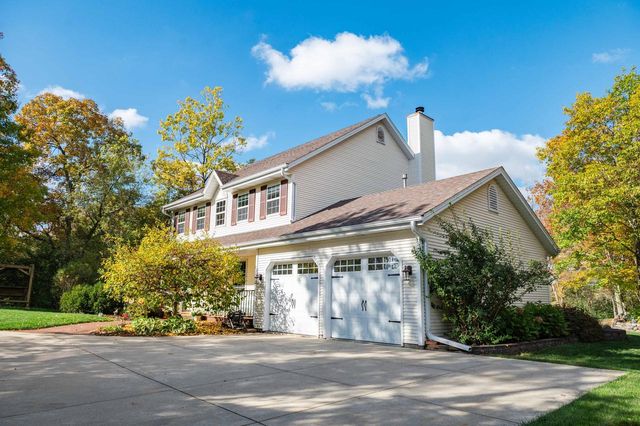 1815 Bark River DRIVE, Hartland, WI 53029