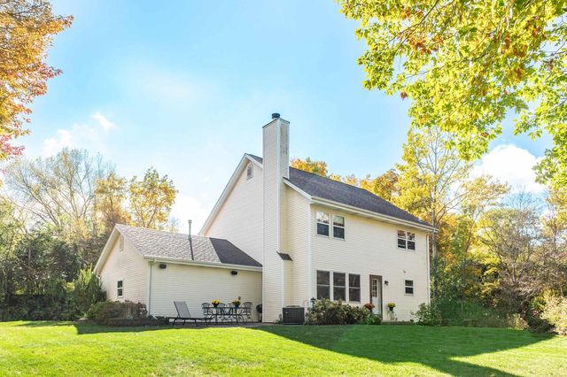 1815 Bark River DRIVE, Hartland, WI 53029