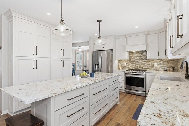 1815 Bark River DRIVE, Hartland, WI 53029