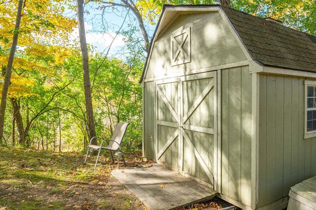 1815 Bark River DRIVE, Hartland, WI 53029