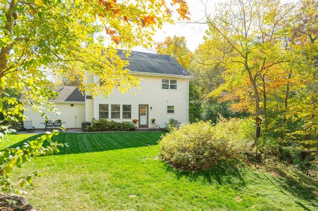 1815 Bark River DRIVE, Hartland, WI 53029