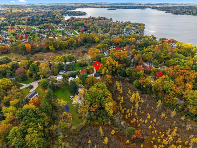 1815 Bark River DRIVE, Hartland, WI 53029