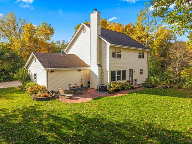 1815 Bark River DRIVE, Hartland, WI 53029