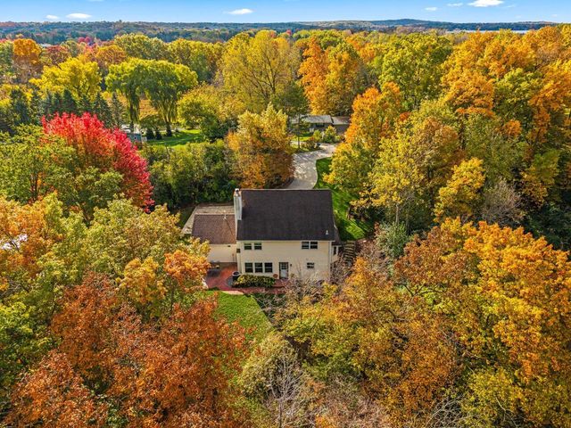 1815 Bark River DRIVE, Hartland, WI 53029