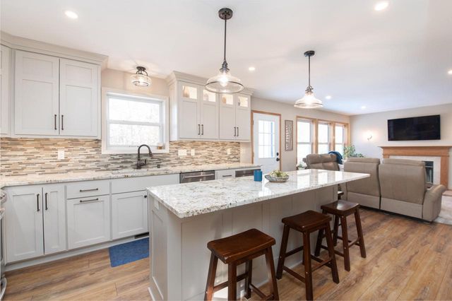 1815 Bark River DRIVE, Hartland, WI 53029