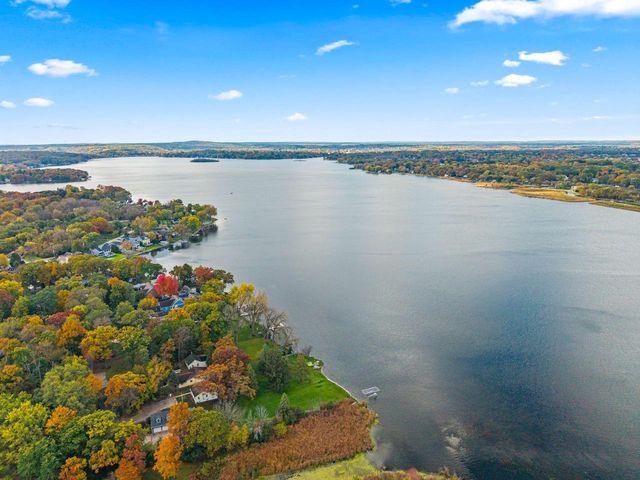 1815 Bark River DRIVE, Hartland, WI 53029