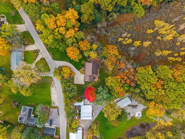 1815 Bark River DRIVE, Hartland, WI 53029