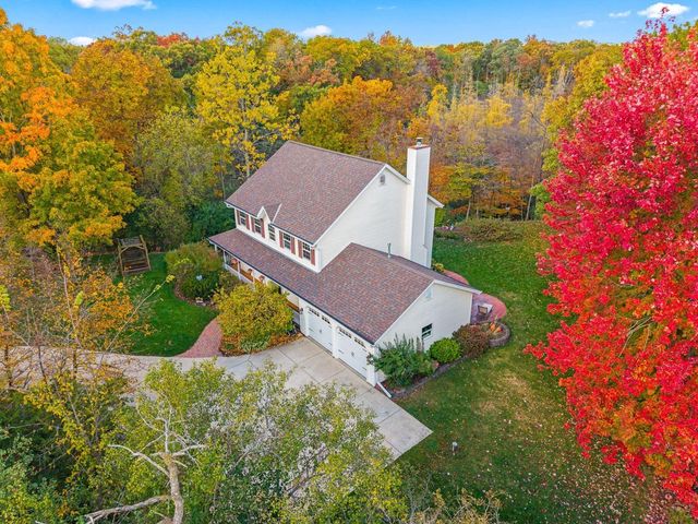 1815 Bark River DRIVE, Hartland, WI 53029