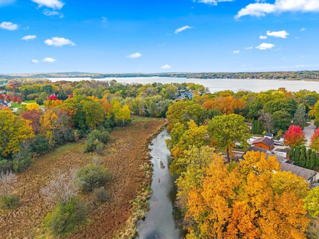 1815 Bark River DRIVE, Hartland, WI 53029